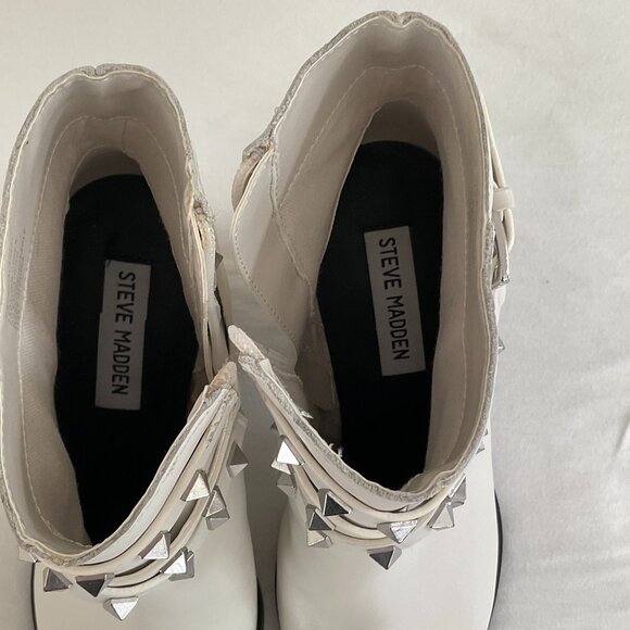 Steve Madden White Leather Cala Studded ankle boot / Size 7.5 / New w/o Box - Picture 3 of 7